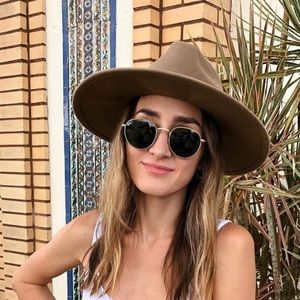 Meet your Posher, Sonia